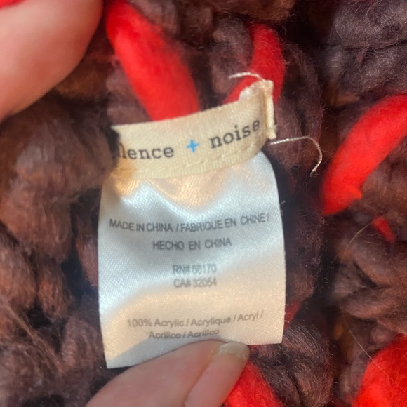 Chunky Knit Heart Hat - Picture 3 of 3